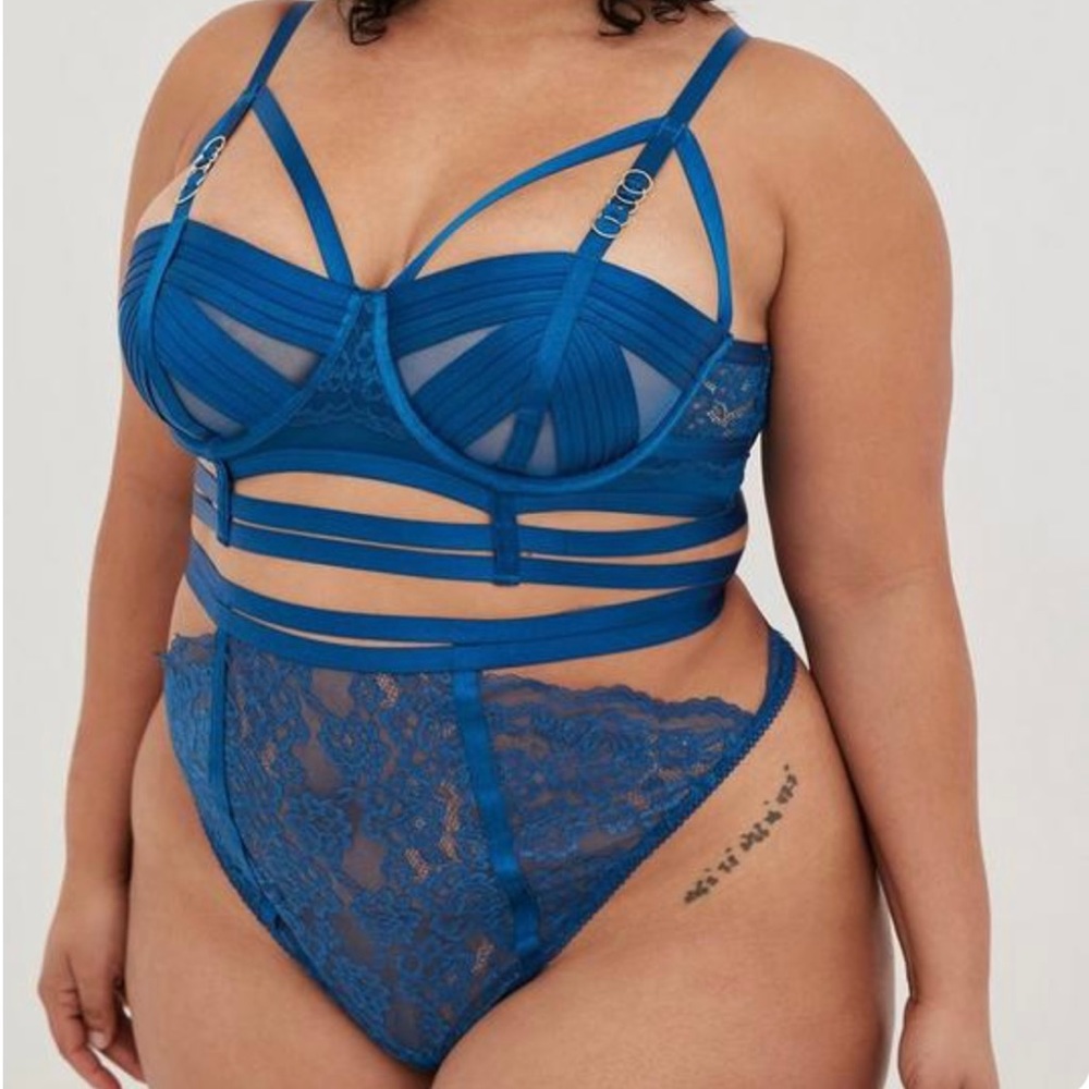 NWT torrid blue lace straps & rings caged cut out bra & thong panty Set 2X PLUS